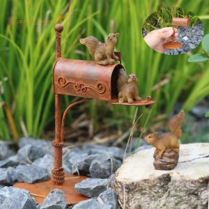 Fairy Garden Miniature Mailbox with Resin Squirrels – Vintage Rusty Tin Mailbox for Terrariums, Dollhouses & Home Decor